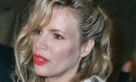 Kim Basinger Stuns in Throwback Tiger Swimsuit Photo,。